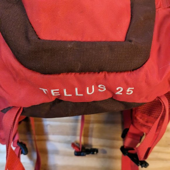 The North Face Tellus 25 Red Backpack Day Pack Hiking Camping Biking Outdoor - Picture 5 of 10